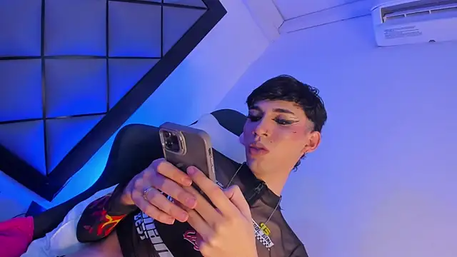 Snapshot of GeorginaCute_ chatting on 11/21/25, 01:54 GeorginaCute online show from 11/21/25, 01:54