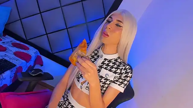 Snapshot of GeorginaCute_ chatting on 11/29/25, 12:30 GeorginaCute online show from 11/29/25, 12:30