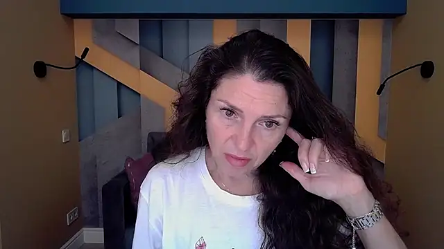 EllaLong online show from 10/04/25, 11:30