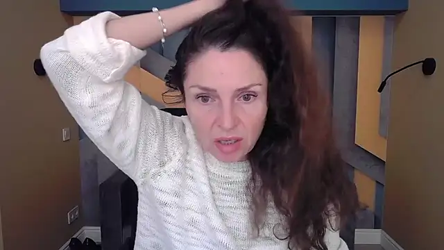 EllaLong online show from 10/09/25, 11:41