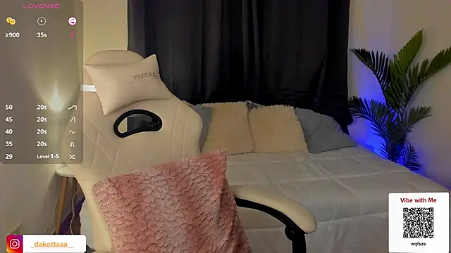 dakottaa  online show from 12/18/24, 10:57
