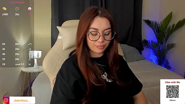 dakottaa  online show from 12/19/24, 02:01