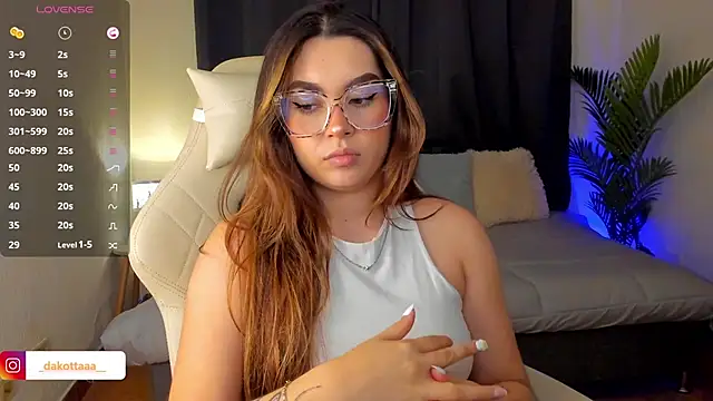 dakottaa  online show from 10/13/25, 11:05