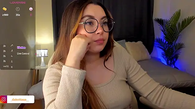 dakottaa  online show from 10/21/25, 11:38