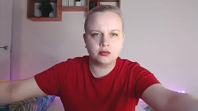 Snapshot of Karolina_love_ chatting on 10/11/25, 06:50 Karolina love  online show from 10/11/25, 06:50