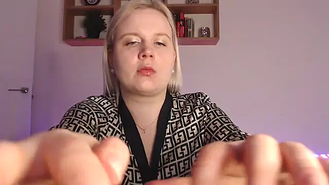 Snapshot of Karolina_love_ chatting on 10/25/25, 05:19 Karolina love  online show from 10/25/25, 05:19