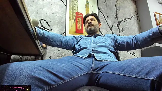 Snapshot of Maxi_TheBigDaddy chatting on 12/19/25, 10:00 Maxi TheBigDaddy online show from 12/19/25, 10:00
