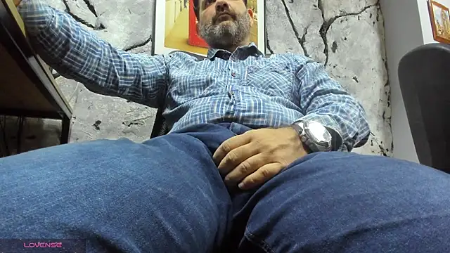 Snapshot of Maxi_TheBigDaddy chatting on 01/10/26, 10:03 Maxi TheBigDaddy online show from 01/10/26, 10:03
