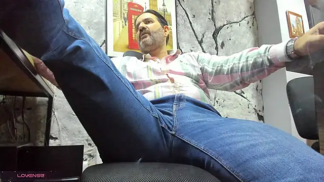 Snapshot of Maxi_TheBigDaddy chatting on 02/04/26, 03:18 Maxi TheBigDaddy online show from 02/04/26, 03:18