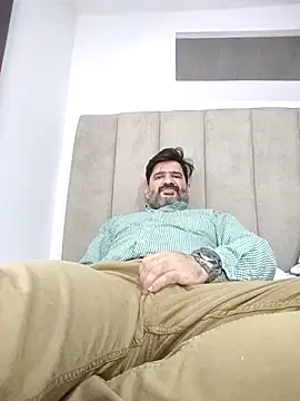Snapshot of Maxi_TheBigDaddy chatting on 02/26/26, 11:26 Maxi TheBigDaddy online show from 02/26/26, 11:26