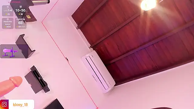 kloey hoot online show from 03/01/25, 10:42