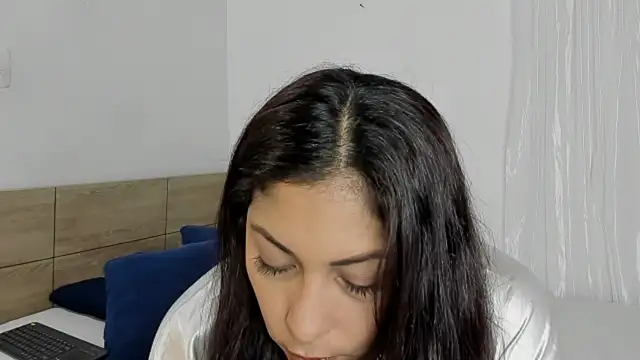Lauralove 69 online show from 05/23/26, 09:30