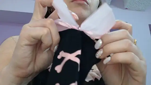 Snapshot of LilaSuni chatting on 10/17/25, 03:25 LilaSuni online show from 10/17/25, 03:25