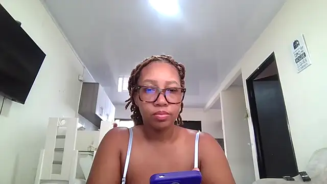 Snapshot of megan-hotxx chatting on 03/26/26, 01:28 megan-hotxx online show from 03/26/26, 01:28