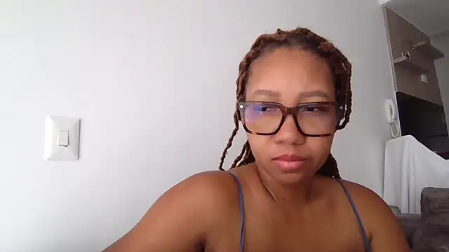 Snapshot of megan-hotxx chatting on 04/05/26, 03:20 megan-hotxx online show from 04/05/26, 03:20