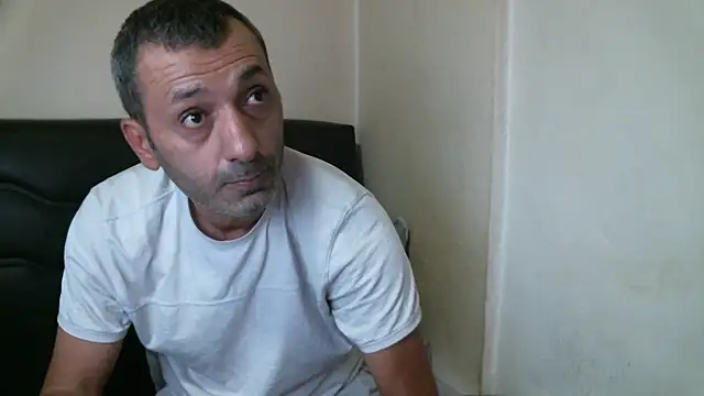 Snapshot of Rator_2 chatting on 09/15/25, 09:37 Rator 2 online show from 09/15/25, 09:37