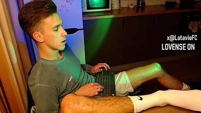 Snapshot of Midnighter_ chatting on 09/24/25, 01:53 Midnighter online show from 09/24/25, 01:53