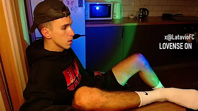 Snapshot of Midnighter_ chatting on 09/25/25, 12:14 Midnighter online show from 09/25/25, 12:14