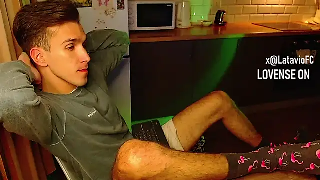 Snapshot of Midnighter_ chatting on 09/29/25, 03:33 Midnighter online show from 09/29/25, 03:33