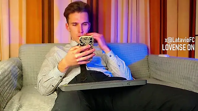 Midnighter  online show from 11/14/25, 03:22