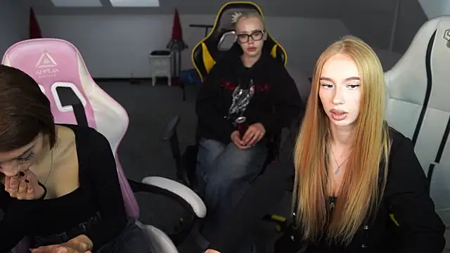 Snapshot of Amelia_Blaze chatting on 10/15/25, 10:48 Amelia Blaze online show from 10/15/25, 10:48