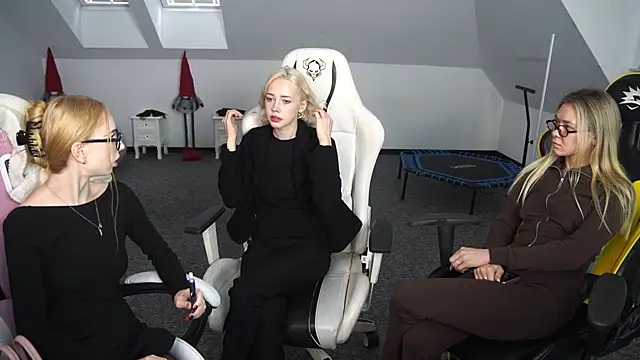 Snapshot of Amelia_Blaze chatting on 10/16/25, 10:38 Amelia Blaze online show from 10/16/25, 10:38