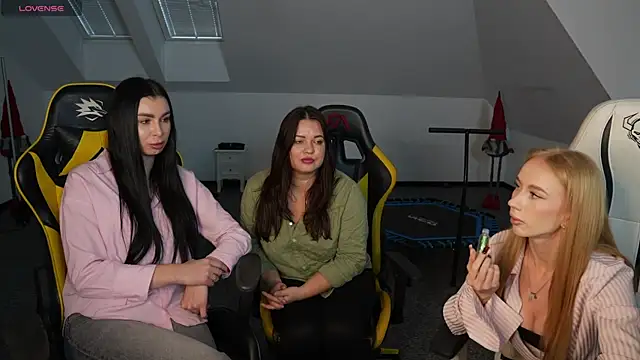 Snapshot of Amelia_Blaze chatting on 10/30/25, 12:17 Amelia Blaze online show from 10/30/25, 12:17