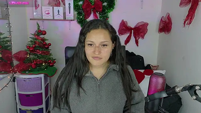 Snapshot of megan_doll2 chatting on 12/21/24, 01:58 megan doll2 online show from 12/21/24, 01:58