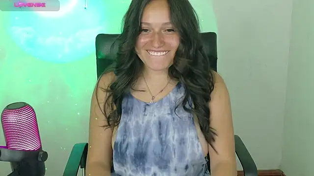 Snapshot of megan_doll2 chatting on 01/08/25, 10:06 megan doll2 online show from 01/08/25, 10:06