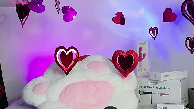 Snapshot of megan_doll2 chatting on 02/14/25, 10:14 megan doll2 online show from 02/14/25, 10:14