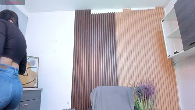 charlottewhitte online show from 12/20/24, 11:21