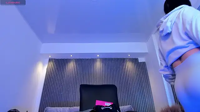 Snapshot of charlottewhitte chatting on 09/15/25, 11:43 charlottewhitte online show from 09/15/25, 11:43