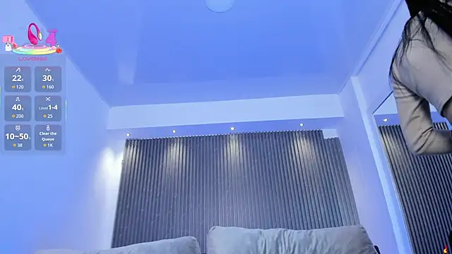 Snapshot of charlottewhitte chatting on 09/25/25, 11:47 charlottewhitte online show from 09/25/25, 11:47