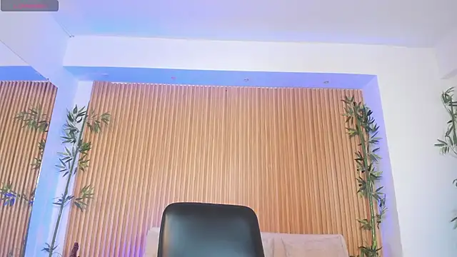 Snapshot of charlottewhitte chatting on 10/14/25, 11:33 charlottewhitte online show from 10/14/25, 11:33