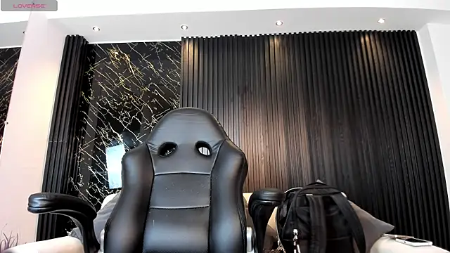 Snapshot of charlottewhitte chatting on 10/21/25, 11:44 charlottewhitte online show from 10/21/25, 11:44