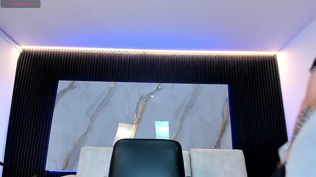 Snapshot of charlottewhitte chatting on 10/22/25, 11:43 charlottewhitte online show from 10/22/25, 11:43