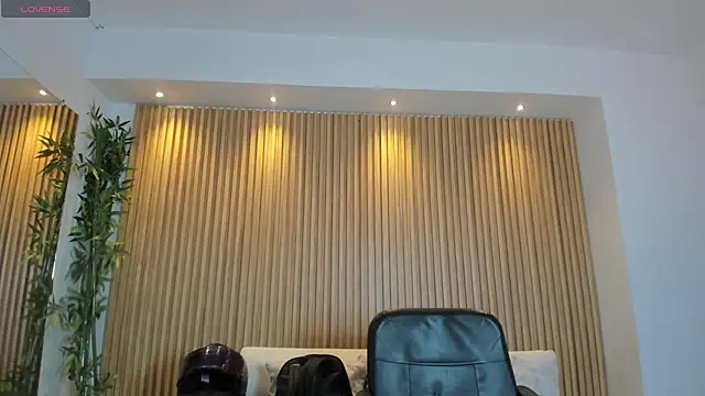 Snapshot of charlottewhitte chatting on 10/24/25, 11:39 charlottewhitte online show from 10/24/25, 11:39