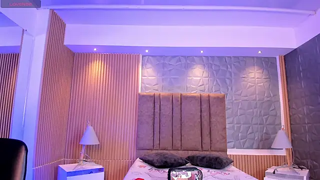 Snapshot of charlottewhitte chatting on 10/30/25, 11:22 charlottewhitte online show from 10/30/25, 11:22