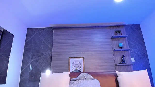 Snapshot of charlottewhitte chatting on 11/06/25, 11:33 charlottewhitte online show from 11/06/25, 11:33