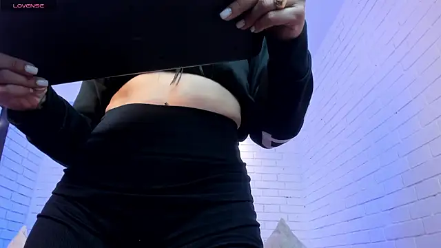 Snapshot of charlottewhitte chatting on 12/04/25, 12:03 charlottewhitte online show from 12/04/25, 12:03