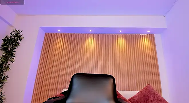 charlottewhitte online show from 04/28/26, 02:55