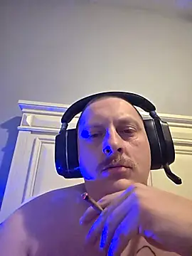 Snapshot of BigDickWorster chatting on 11/19/25, 07:08 BigDickWorster online show from 11/19/25, 07:08