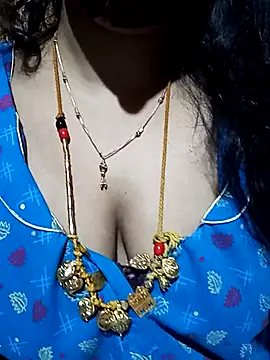 Snapshot of tuttifrutti17 chatting on 09/18/25, 04:53 tuttifrutti17 online show from 09/18/25, 04:53