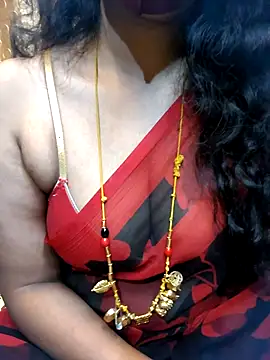 Snapshot of tuttifrutti17 chatting on 02/10/26, 04:55 tuttifrutti17 online show from 02/10/26, 04:55