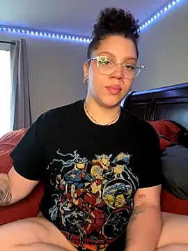 QueenNuttCollector online show from 10/01/25, 02:45