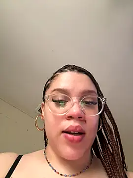 QueenNuttCollector online show from 11/21/25, 05:11