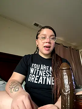 QueenNuttCollector online show from 11/25/25, 06:19