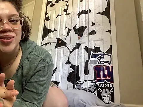 QueenNuttCollector online show from 05/01/26, 04:22