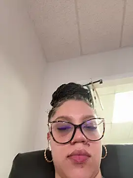 QueenNuttCollector online show from 05/27/26, 04:04