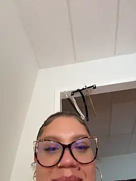 QueenNuttCollector online show from 06/17/26, 03:57